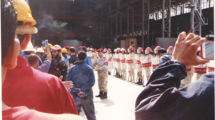 Military police surround striking workers at Alexandria Shipyard (pic via No Military Trials on Facebook)